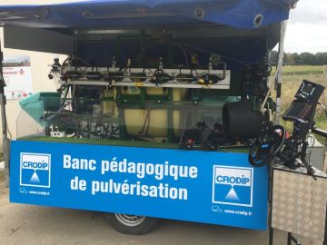 19/09 Intervention pour @SyngentaFrance au @LyceeLaTouche sur les bonnes pratiques de #pulvé  démonstration et choix des buses avec le banc pédagogique de...